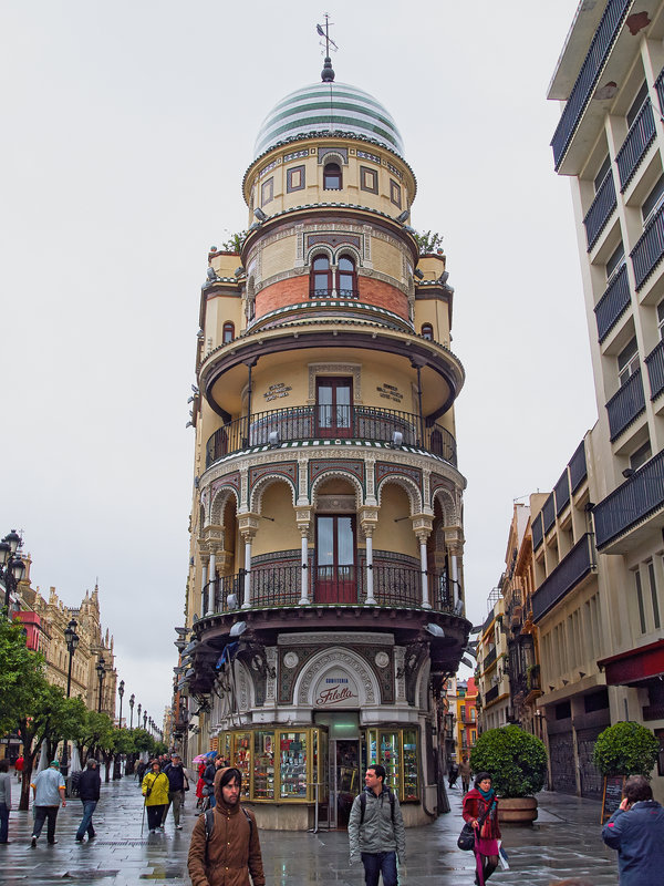 Sevilla, Adriatica Building
